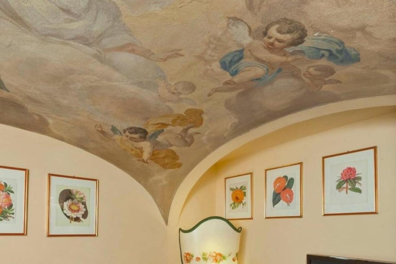 Beatrice By Halldis Florence Buitenkant foto